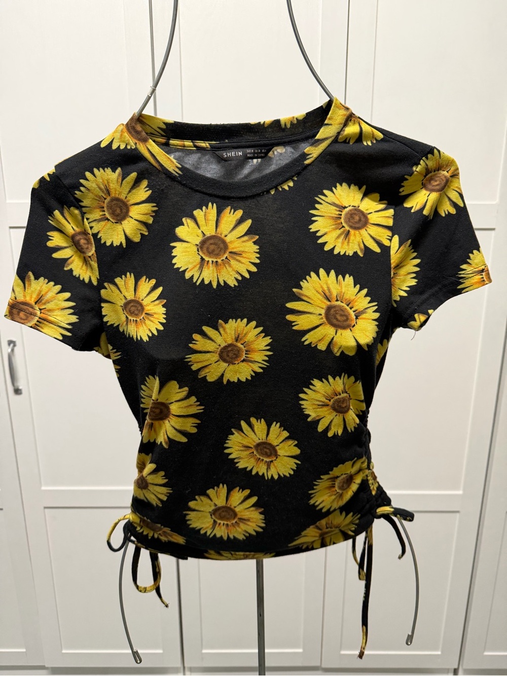 SHEIN Black Sunflower Side-Tie Short Sleeve Tee